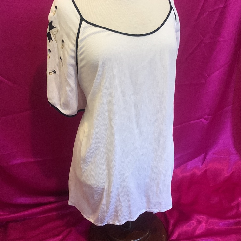 Love & legend size 18, blouse top with Navajo design